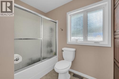 7992 Falcon Ridge Crescent, Kelowna, BC - Indoor Photo Showing Bathroom