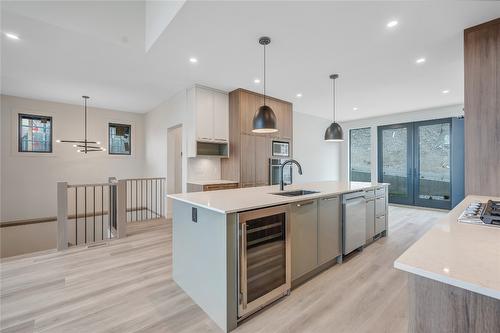 101-1100 Antler Drive, Penticton, BC - Indoor Photo Showing Kitchen With Upgraded Kitchen