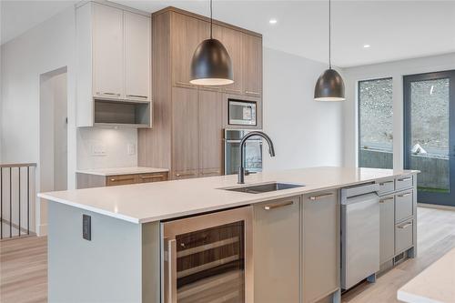 101-1100 Antler Drive, Penticton, BC - Indoor Photo Showing Kitchen With Double Sink With Upgraded Kitchen