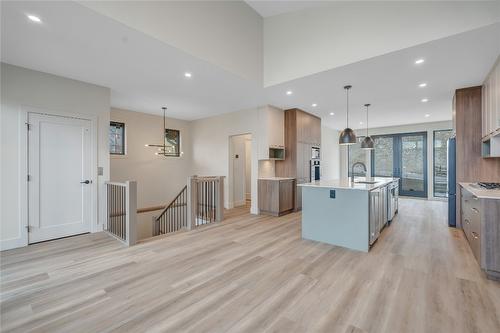 101-1100 Antler Drive, Penticton, BC - Indoor Photo Showing Kitchen With Upgraded Kitchen