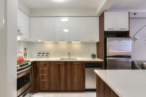 Cuisine - 1807-1420 Rue Crescent, Montréal (Ville-Marie), QC - Indoor Photo Showing Kitchen
