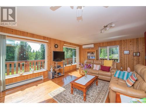 296 Trinity Valley Road, Lumby, BC - Indoor Photo Showing Living Room