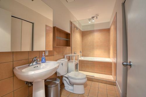 Bathroom - 88 Rue Des Soeurs-Grises, Montréal (Ville-Marie), QC - Indoor Photo Showing Bathroom