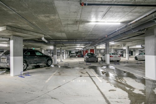 Garage - 422-1900 Rue Suzanne-Coallier, Montréal (Saint-Laurent), QC - Indoor Photo Showing Garage