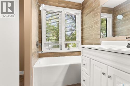2358 Montreal Street, Regina, SK - Indoor Photo Showing Bathroom