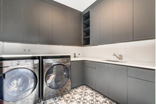 Salle de lavage - 1211 Rue Des Souchets, Sainte-Adèle, QC - Indoor Photo Showing Laundry Room