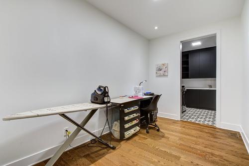 Salle de couture - 1211 Rue Des Souchets, Sainte-Adèle, QC - Indoor