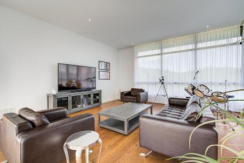 Salle familiale - 1211 Rue Des Souchets, Sainte-Adèle, QC - Indoor Photo Showing Living Room