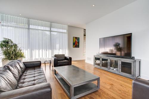 Salle familiale - 1211 Rue Des Souchets, Sainte-Adèle, QC - Indoor Photo Showing Living Room