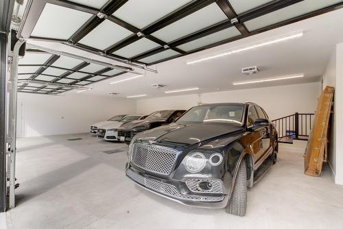 Garage - 1211 Rue Des Souchets, Sainte-Adèle, QC - Indoor Photo Showing Garage