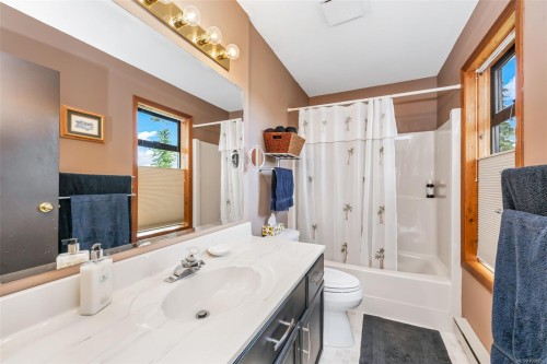 886 Jutland Terr, Courtenay, BC 