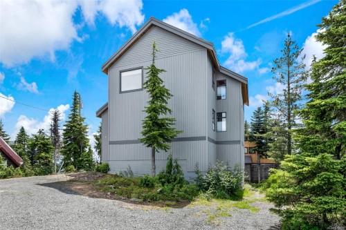 886 Jutland Terr, Courtenay, BC 