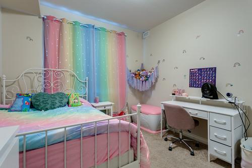 1211-3833 Brown Road, West Kelowna, BC - Indoor Photo Showing Bedroom