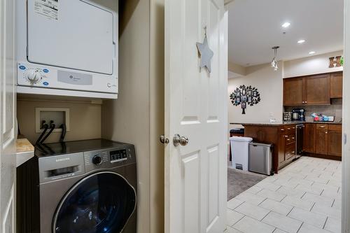 1211-3833 Brown Road, West Kelowna, BC - Indoor Photo Showing Laundry Room