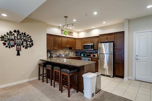 1211-3833 Brown Road, West Kelowna, BC - Indoor Photo Showing Kitchen