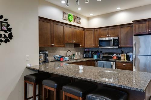 1211-3833 Brown Road, West Kelowna, BC - Indoor Photo Showing Kitchen With Double Sink