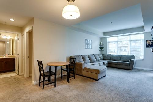1211-3833 Brown Road, West Kelowna, BC - Indoor Photo Showing Living Room