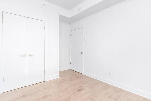 Primary bedroom - 302-5265 Rue Mackenzie, Montréal (Côte-Des-Neiges/Notre-Dame-De-Grâce), QC - Indoor Photo Showing Other Room