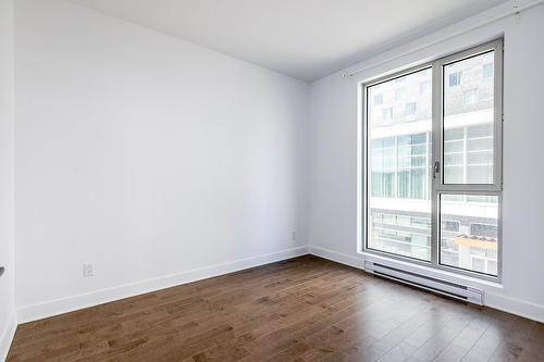 Chambre à coucher - 302-5265 Rue Mackenzie, Montréal (Côte-Des-Neiges/Notre-Dame-De-Grâce), QC - Indoor Photo Showing Other Room