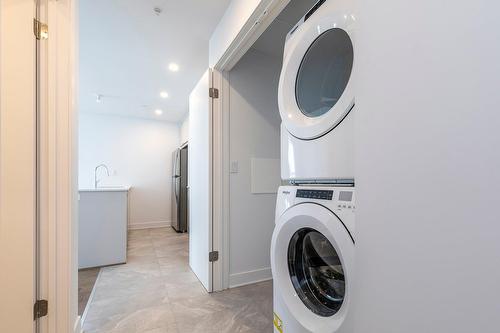 Salle de lavage - 302-5265 Rue Mackenzie, Montréal (Côte-Des-Neiges/Notre-Dame-De-Grâce), QC - Indoor Photo Showing Laundry Room