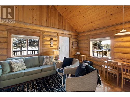 5485 Lac Le Jeune Road Unit# 7, Kamloops, BC - Indoor Photo Showing Living Room