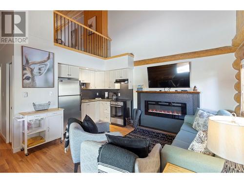 5485 Lac Le Jeune Road Unit# 7, Kamloops, BC - Indoor Photo Showing Living Room With Fireplace