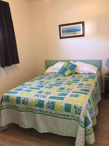 13 Bank Road, Eastport, NL 