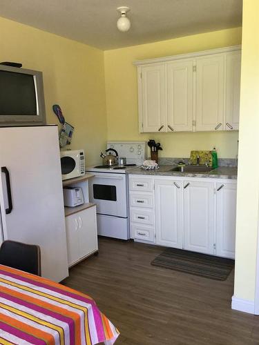 13 Bank Road, Eastport, NL 