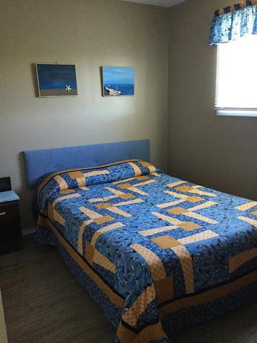 13 Bank Road, Eastport, NL 