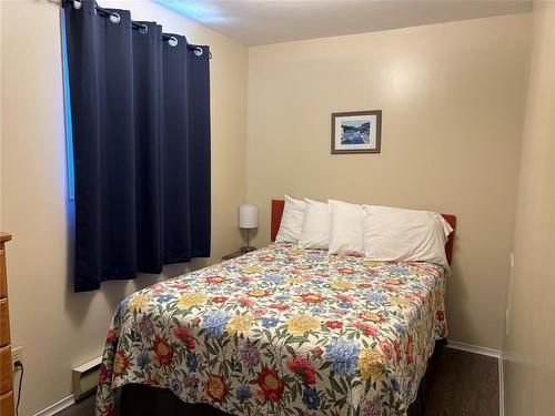 13 Bank Road, Eastport, NL 