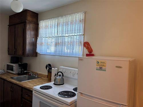 13 Bank Road, Eastport, NL 