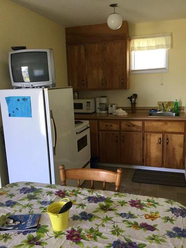 13 Bank Road, Eastport, NL 