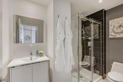 Salle de bains attenante à la CCP - 