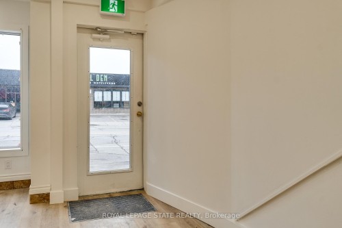 18 Barton Street E, Hamilton, ON - Indoor Photo Showing Other Room