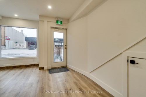 18 Barton Street E, Hamilton, ON - Indoor Photo Showing Other Room