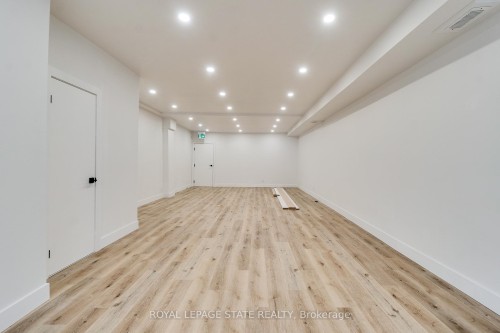 18 Barton Street E, Hamilton, ON - Indoor Photo Showing Other Room