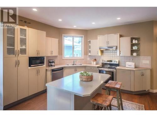 Kitchen - 6679 Oxbow Crescent, Oliver, BC - Indoor Photo Showing Kitchen With Double Sink