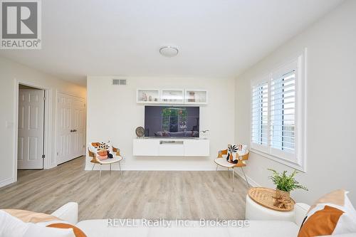 118 Colbeck Drive, Welland (Coyle Creek), ON - Indoor Photo Showing Living Room