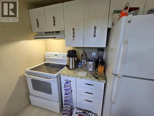 191 Dawson Drive, Faro, YT - Indoor Photo Showing Kitchen