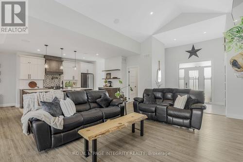 278 Roxanne Street, Clarence-Rockland, ON - Indoor Photo Showing Living Room