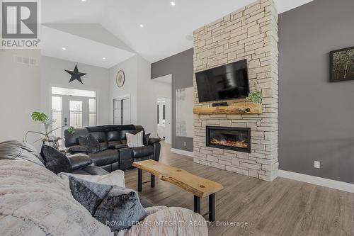 278 Roxanne Street, Clarence-Rockland, ON - Indoor Photo Showing Living Room With Fireplace