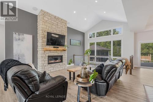 278 Roxanne Street, Clarence-Rockland, ON - Indoor Photo Showing Living Room With Fireplace