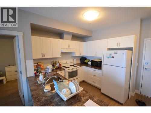 406 10307 112 Street, Fort St. John, BC - Indoor Photo Showing Kitchen