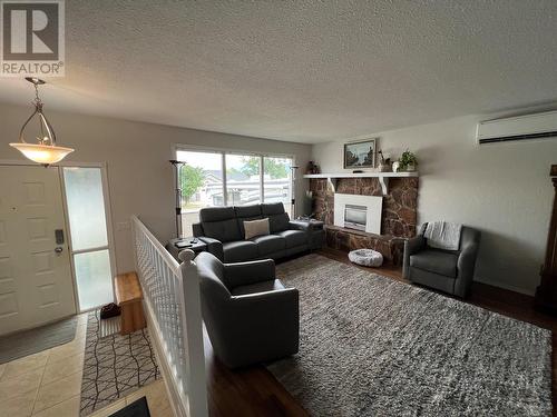 1414 Birch Street, Creston, BC - Indoor Photo Showing Living Room With Fireplace