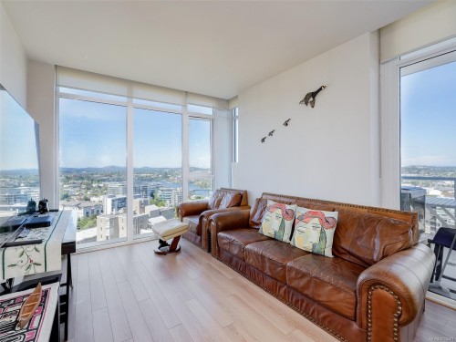1705-83 Saghalie Rd, Victoria, BC - Indoor Photo Showing Living Room