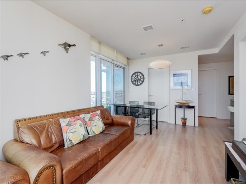 1705-83 Saghalie Rd, Victoria, BC - Indoor Photo Showing Living Room