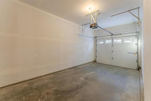 20-1920 Hugh Allan Drive, Kamloops, BC - Indoor Photo Showing Garage