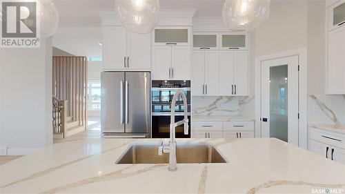 137 Edgemont Drive, Corman Park Rm No. 344, SK - Indoor Photo Showing Kitchen With Double Sink With Upgraded Kitchen