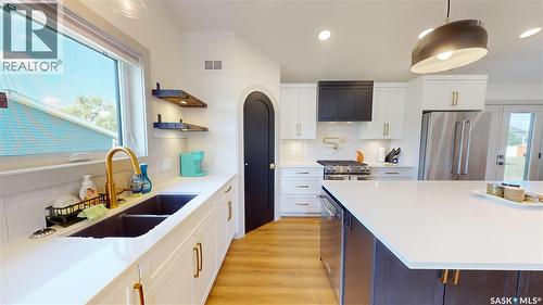 209 Willow Crescent, Waldheim, SK - Indoor Photo Showing Kitchen With Double Sink With Upgraded Kitchen