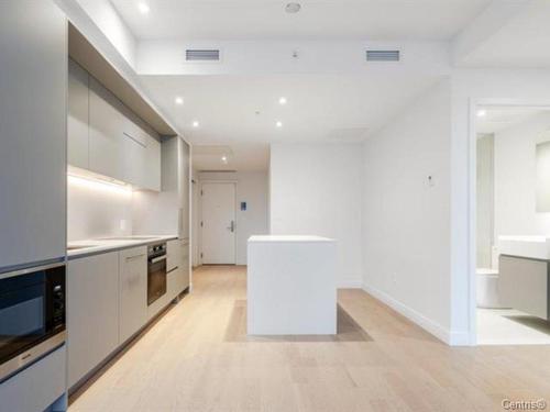 Living room - 3311-1205 Place Phillips, Montréal (Ville-Marie), QC - Indoor Photo Showing Kitchen